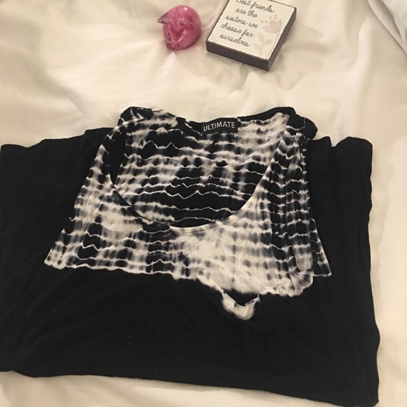 Tank top size small - Picture 2 of 2